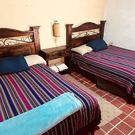 El Extranjero Hostal Antigua Exterior photo